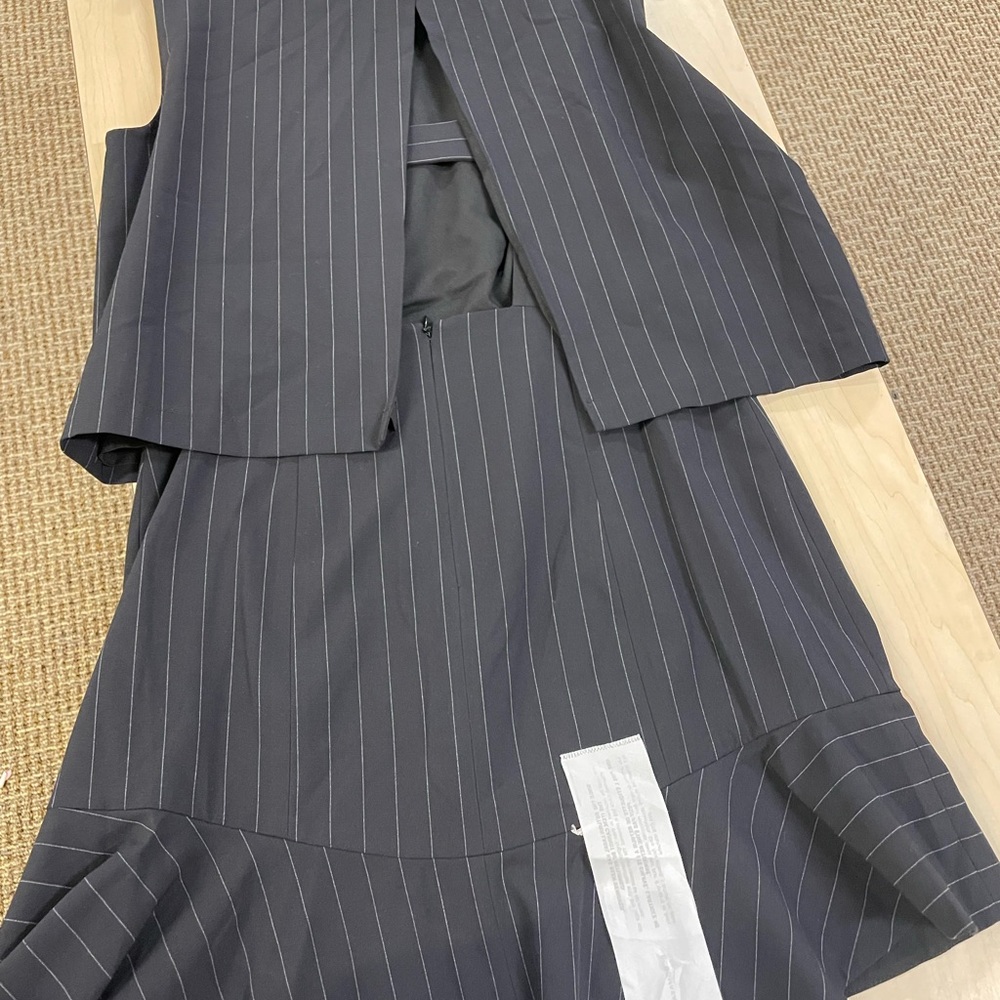 BCBGMAXAZRIA Pinstripe Sleeveless Open Back Collar Detail Work Dress - Picture 5 of 6